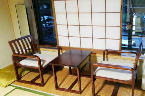 広縁 の椅子に座ってぼんやりと外を眺める時間こそ旅の醍醐味ではなかろうか ちょっと自然な生活in茨城